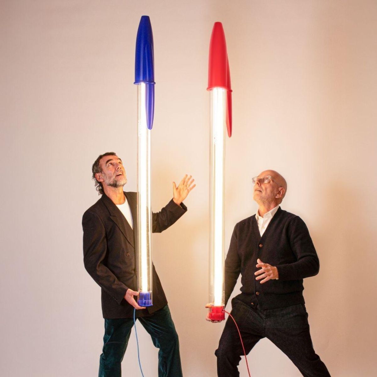 Lampe néon design BIC x Seletti lampe décalée tendance salon bureaux entreprise